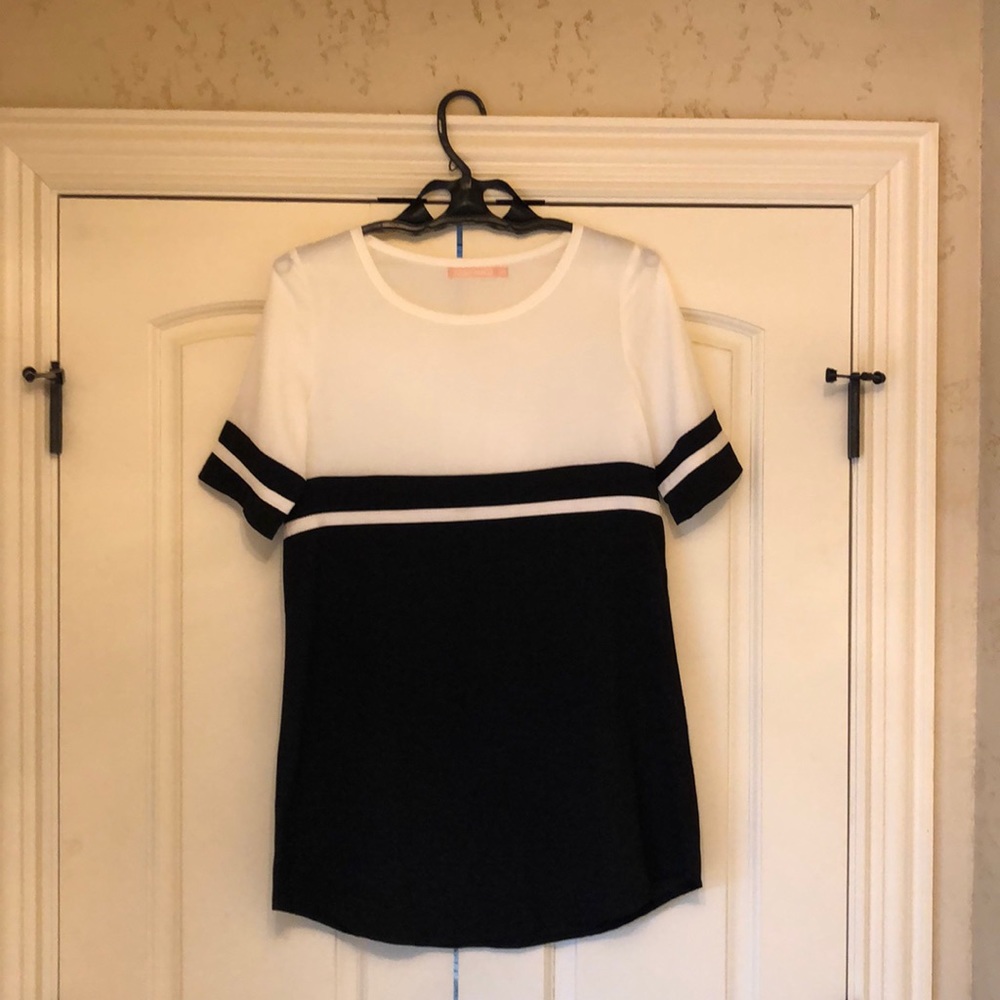 Cute white and black shift dress!